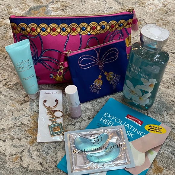 mixed brands Handbags - Estée Lauder Stuffed Cosmetic Bags